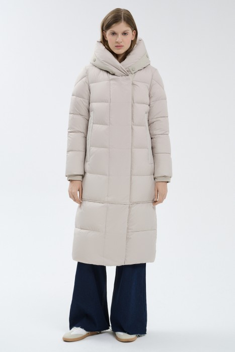 зимнее пальто с капюшоном от бренда снежная королева вид слева