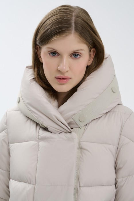 зимнее пальто с капюшоном из россии вид сбоку