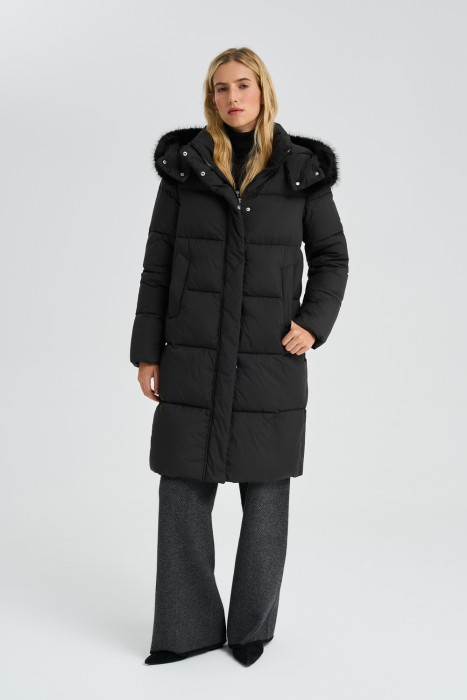 зимнее пальто с капюшоном от бренда снежная королева вид слева