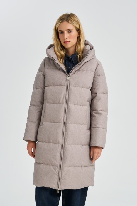 зимнее пальто с капюшоном от бренда снежная королева вид слева