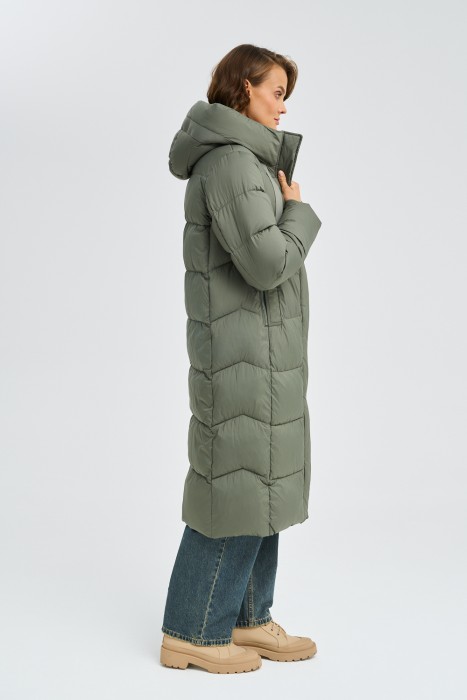 зимнее пальто с капюшоном от бренда снежная королева вид слева