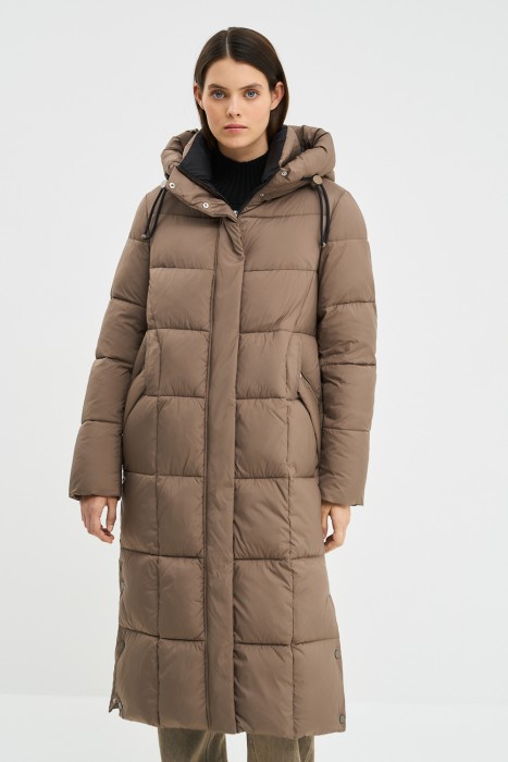 зимнее пальто с капюшоном от бренда снежная королева вид слева