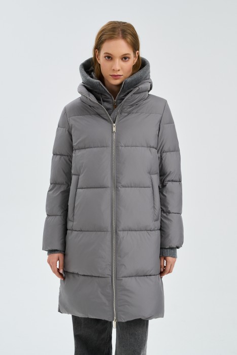 зимнее пальто с капюшоном от бренда снежная королева вид слева