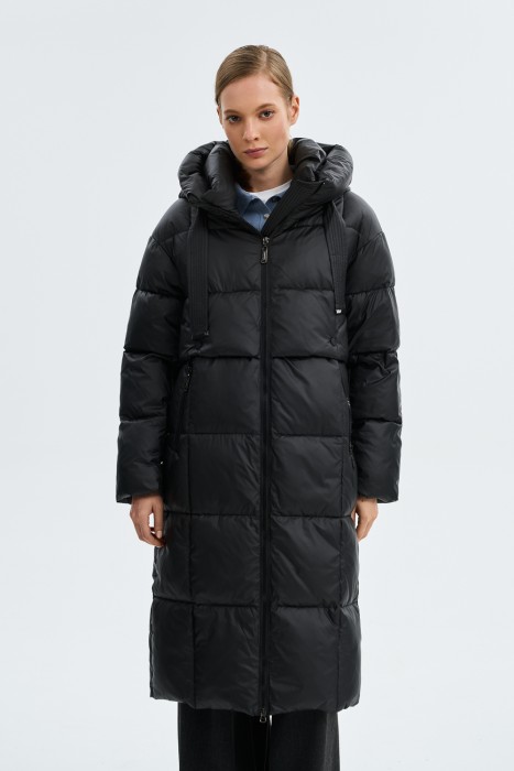 зимнее пальто с капюшоном от бренда снежная королева вид слева