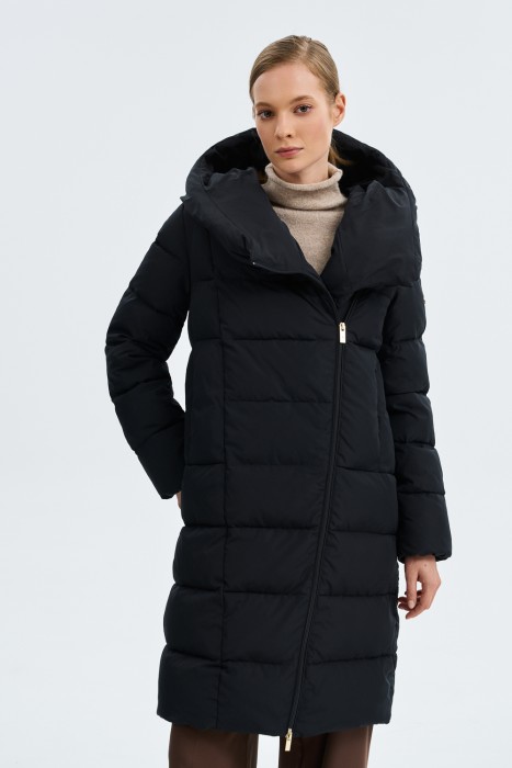 зимнее пальто с капюшоном от бренда снежная королева вид слева