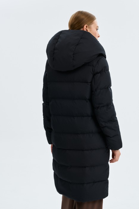 зимнее пальто с капюшоном по цене 10270 руб вид справа