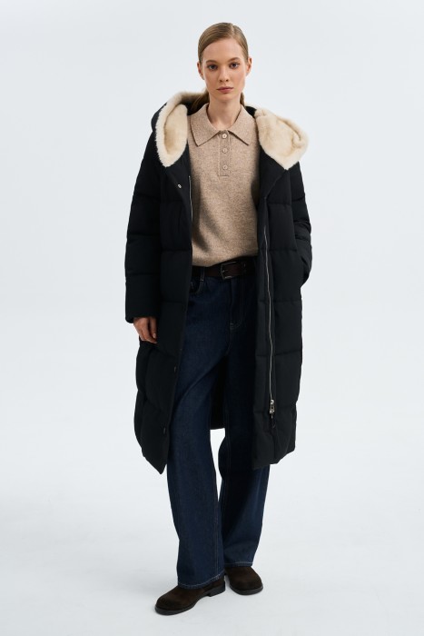 зимнее пальто с капюшоном от бренда снежная королева вид слева