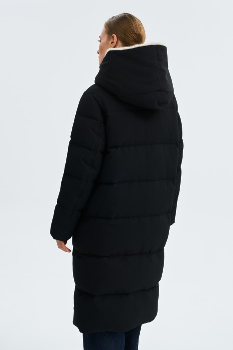 зимнее пальто с капюшоном по цене 11410 руб вид справа