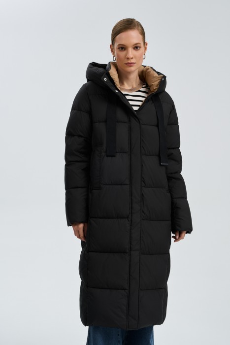 зимнее пальто с капюшоном от бренда снежная королева вид слева