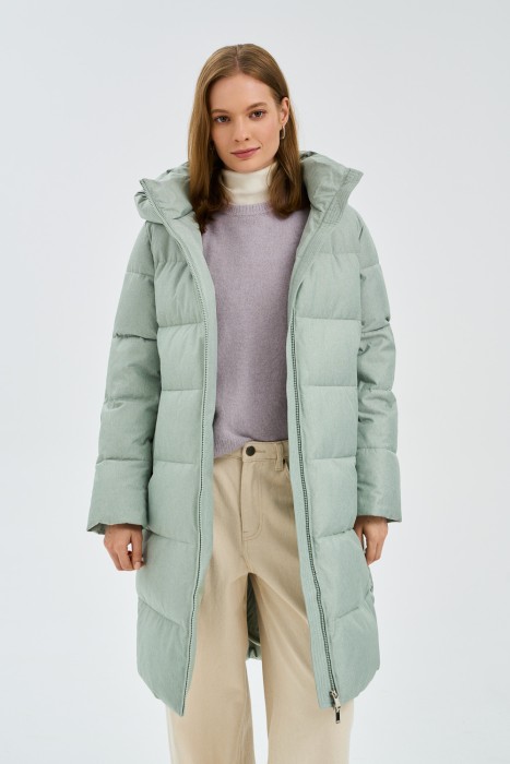 зимнее пальто с капюшоном от бренда снежная королева вид слева