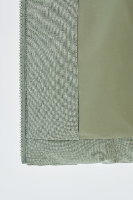 зимнее пальто с капюшоном из россии вид сбоку