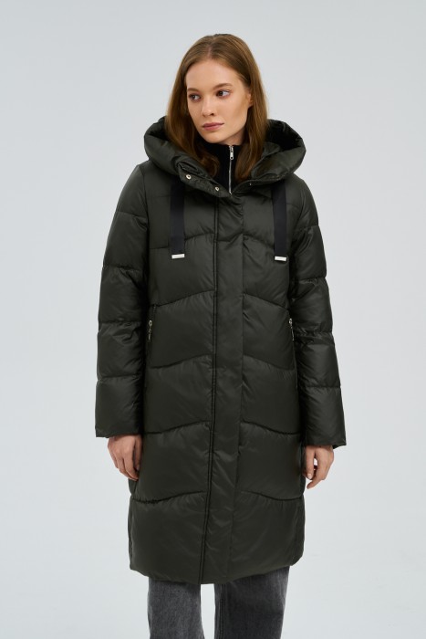 зимнее пальто с капюшоном от бренда снежная королева вид слева