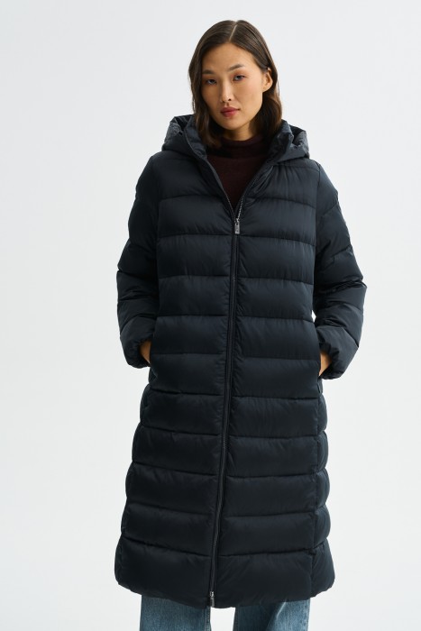 зимнее пальто с капюшоном от бренда снежная королева вид слева