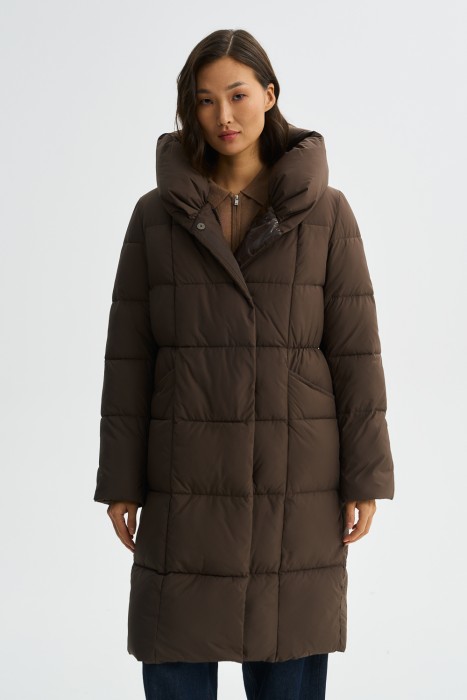 зимнее пальто с капюшоном от бренда снежная королева вид слева