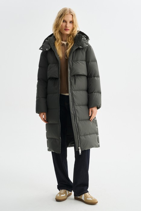 зимнее пальто с капюшоном из россии вид сбоку
