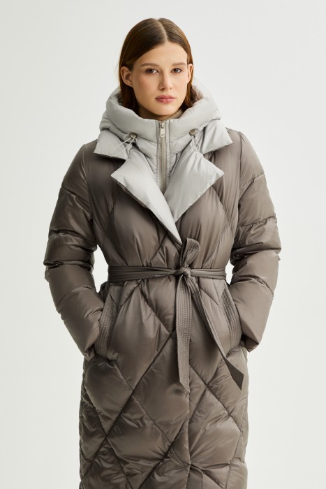 зимнее пальто с капюшоном от бренда снежная королева вид слева