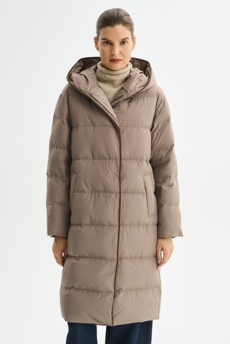 зимнее пальто с капюшоном от бренда снежная королева вид слева