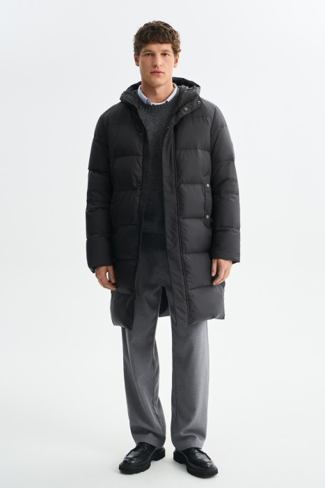 зимнее пальто с капюшоном от бренда снежная королева вид слева