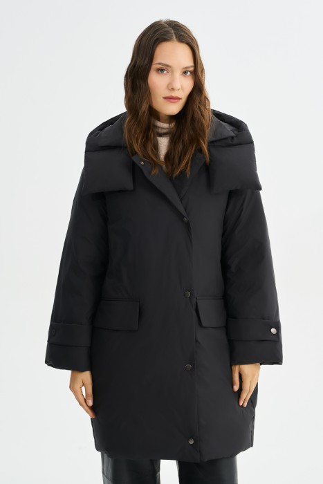 зимнее пальто с капюшоном от бренда снежная королева вид слева