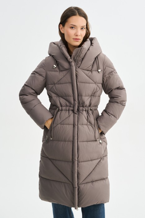 зимнее пальто с капюшоном от бренда снежная королева вид слева