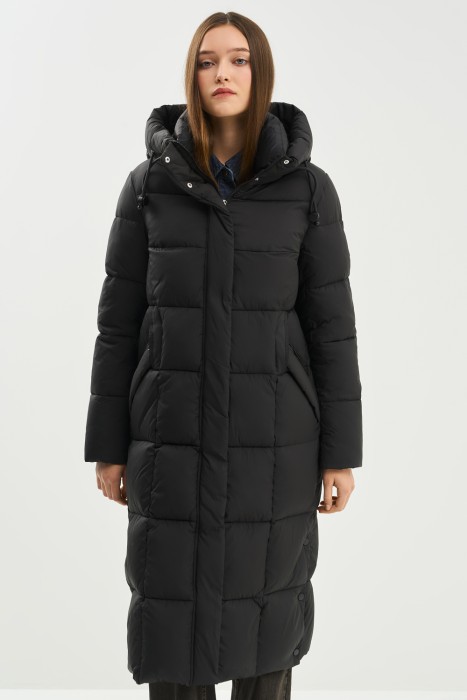 зимнее пальто с капюшоном от бренда снежная королева вид слева