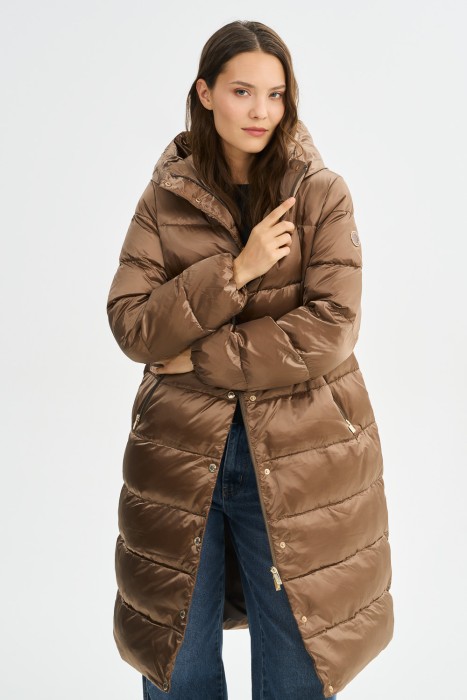 зимнее пальто с капюшоном от бренда снежная королева вид слева