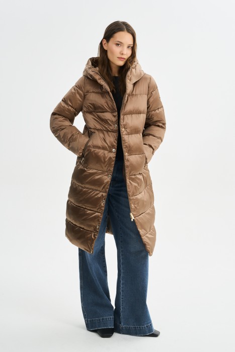 зимнее пальто с капюшоном из россии вид сбоку