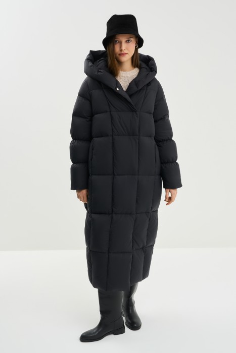 зимнее пальто с капюшоном от бренда снежная королева вид слева