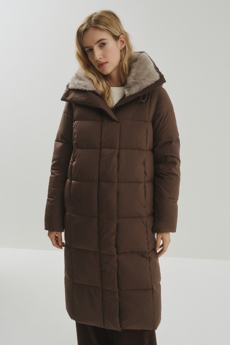 зимнее пальто с капюшоном от бренда снежная королева вид слева