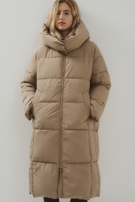 зимнее пальто с капюшоном от бренда снежная королева вид слева