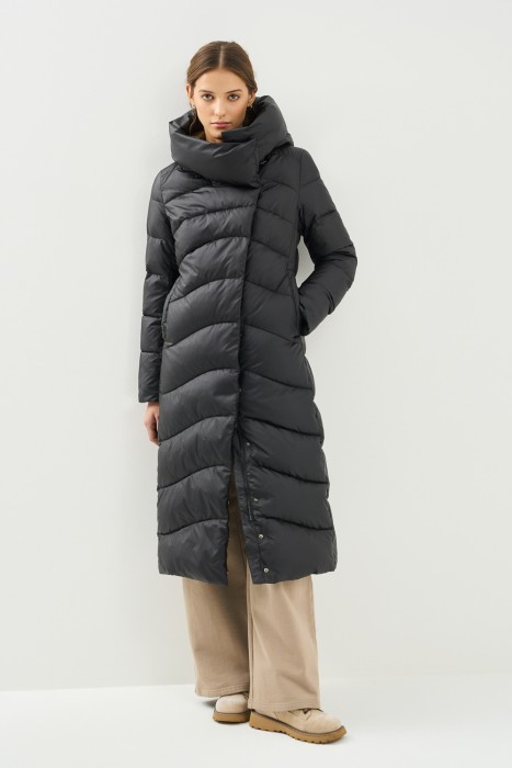 зимнее пальто с капюшоном от бренда снежная королева вид слева