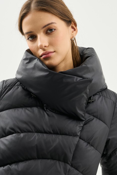 зимнее пальто с капюшоном из россии вид сбоку