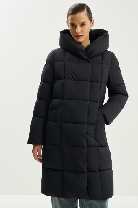 зимнее пальто с капюшоном от бренда снежная королева вид слева