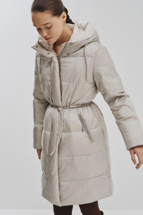 зимнее пальто с капюшоном от бренда снежная королева вид слева