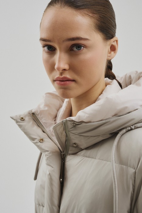 зимнее пальто с капюшоном из россии вид сбоку