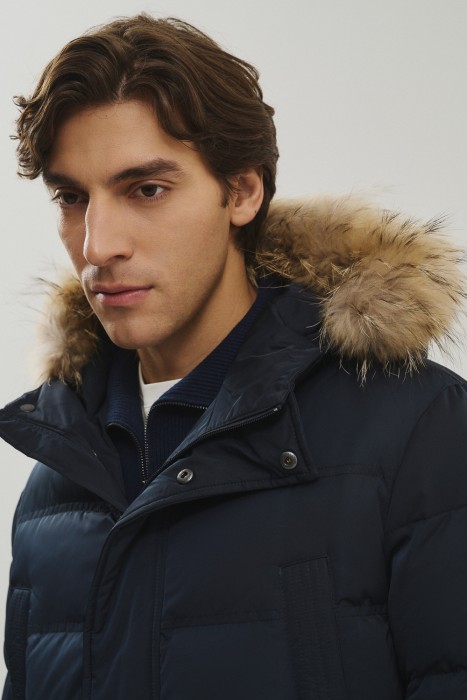 зимнее пальто с капюшоном из россии вид сбоку