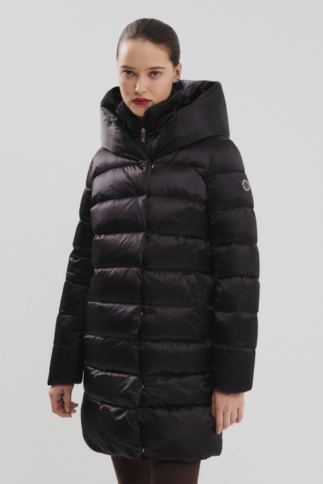 зимнее пальто с капюшоном от бренда снежная королева вид слева