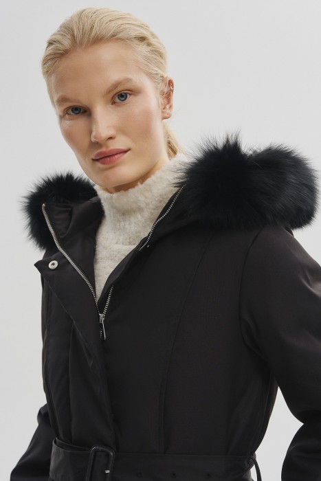 зимнее пальто с капюшоном из россии вид сбоку