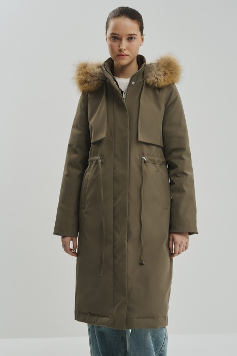 зимнее пальто с капюшоном от бренда снежная королева вид слева