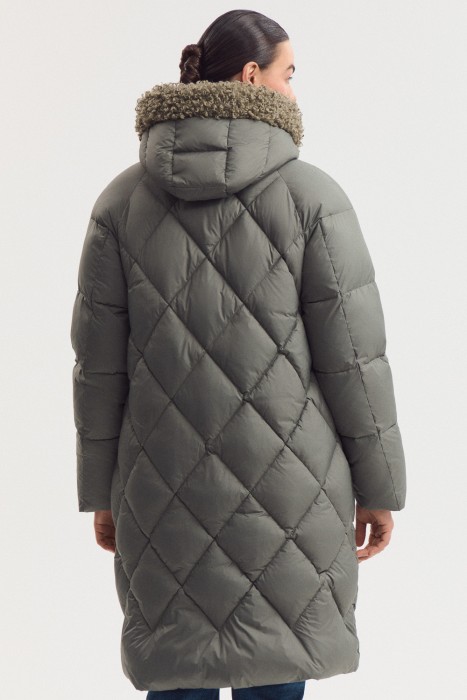 зимнее пальто с капюшоном по цене 9200 руб вид справа