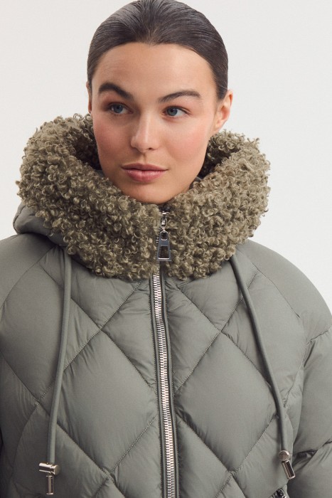 зимнее пальто с капюшоном из россии вид сбоку