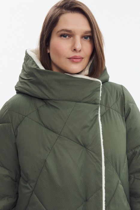 зимнее пальто с капюшоном по цене 8310 руб вид справа