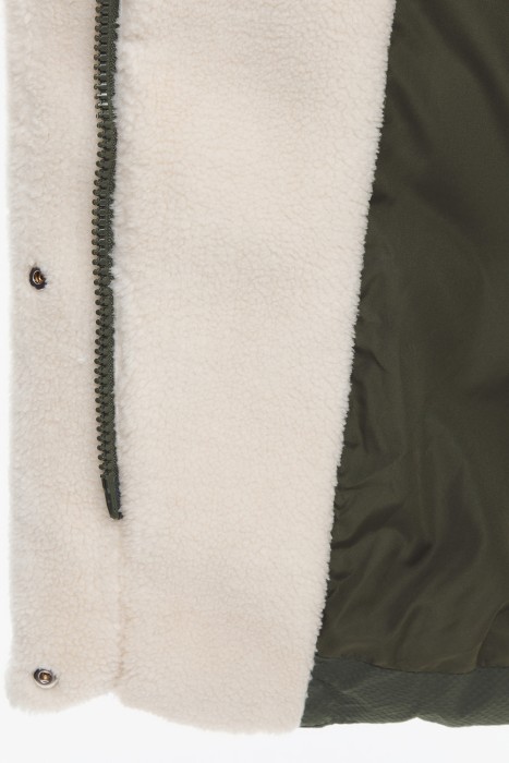 зимнее пальто с капюшоном из россии вид сбоку