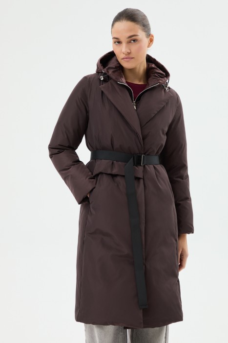 зимнее пальто с капюшоном от бренда снежная королева вид слева