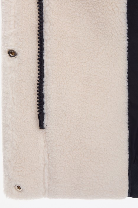 зимнее пальто с капюшоном из россии вид сбоку