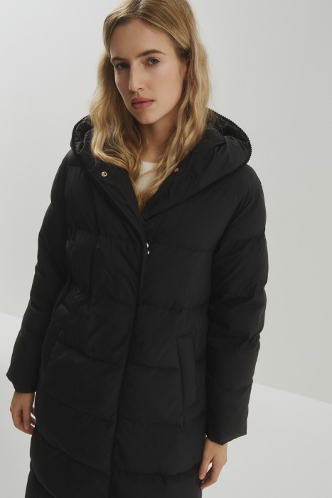 зимнее пальто с капюшоном из россии вид сбоку