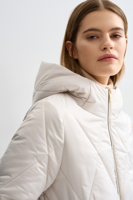 зимнее пальто с капюшоном из россии вид сбоку