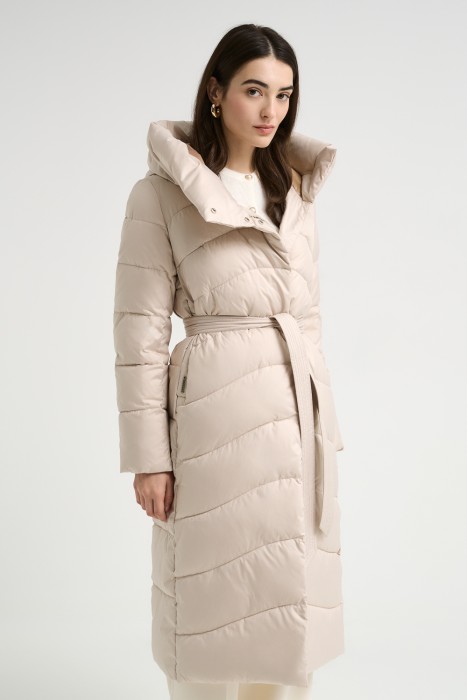 зимнее пальто с капюшоном от бренда снежная королева вид слева