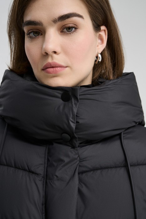 зимнее пальто с капюшоном из россии вид сбоку