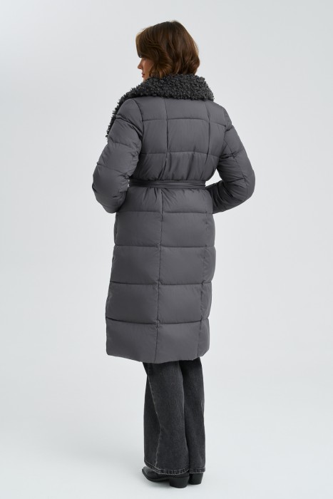 зимнее пальто с меховой отделкой по цене 8960 руб вид справа